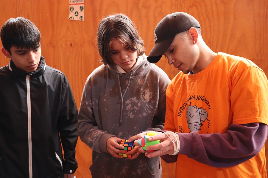 UFRO encanta a estudiantes de enseñanza básica y media de Temuco con